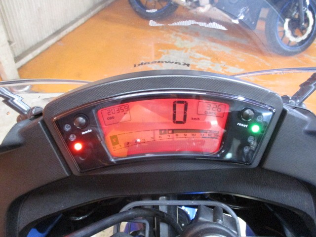 走行もまだまだの２０３５９ｋｍ！！型落ちではありますが最高出力４４ＰＳは伊達ではないですよ！！